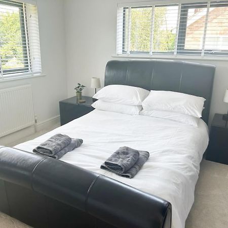 הוילה Normandy Luxe 5 Bed House In Guildford. Morden Amenities מראה חיצוני תמונה