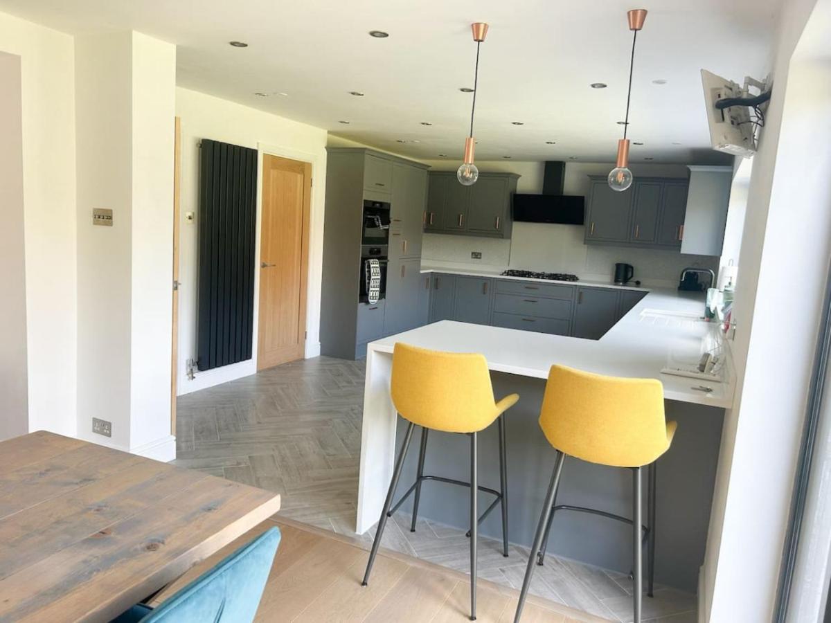 הוילה Normandy Luxe 5 Bed House In Guildford. Morden Amenities מראה חיצוני תמונה