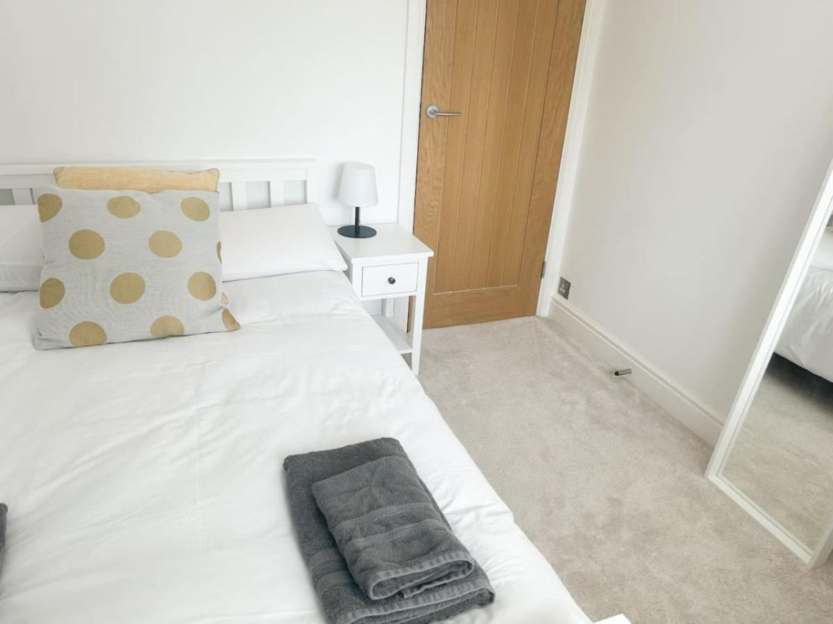 הוילה Normandy Luxe 5 Bed House In Guildford. Morden Amenities מראה חיצוני תמונה