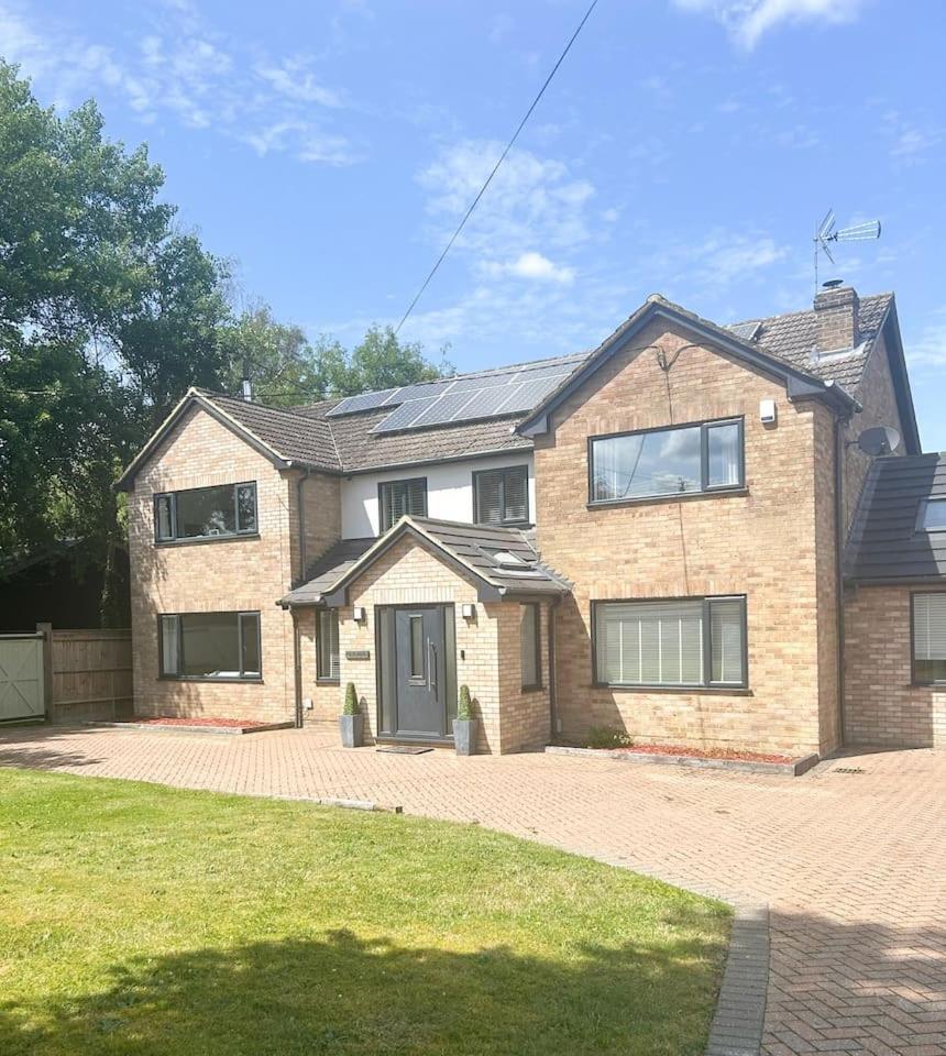 הוילה Normandy Luxe 5 Bed House In Guildford. Morden Amenities מראה חיצוני תמונה