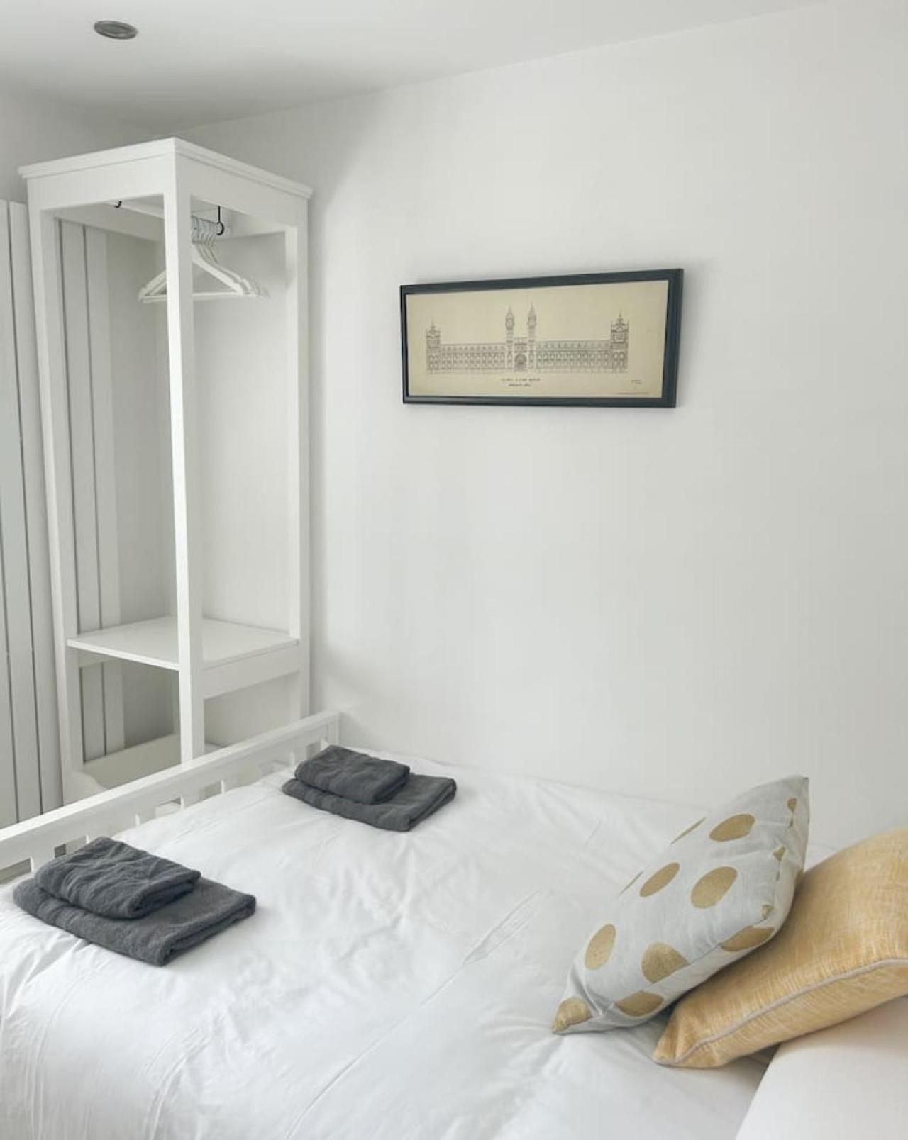 הוילה Normandy Luxe 5 Bed House In Guildford. Morden Amenities מראה חיצוני תמונה